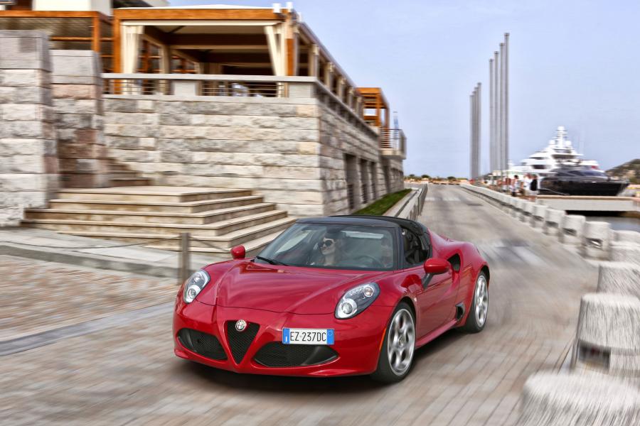  Alfa Romeo 4C Spider (960) 2015 года  (WW) (фото 5 из 59)